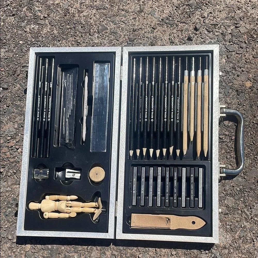 Art Supply Kit with Drawing Tools